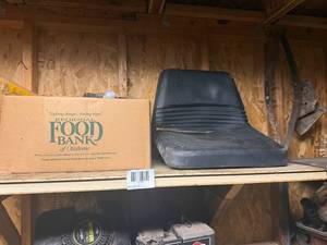 lot 1074 image: LAWN MOWER SEAT AND MISC PARTS