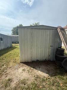 lot 1087 image: 7X7 METAL SHED