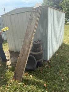 lot 1088 image: WOOD RAMPS  TIRES  LAWN MOWER SEAT