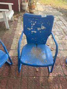 lot 1093 image: BLUE METAL VINTAGE LAWN CHAIR