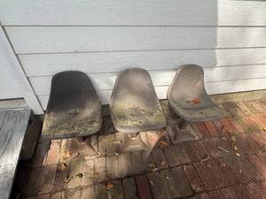 lot 1803 image: SET OF 3 SHOP SEATS