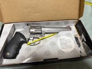 lot 1109 image: TAURUS 22 MAGNUM M941 REVOLVER
