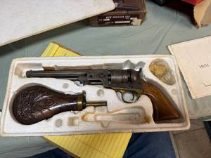 lot 1115 image: 1851 NAVY REVOLVER, BLACK POWDER, NICE REVOLVER