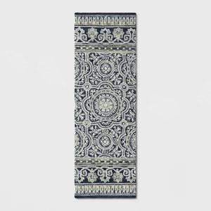 lot 4980 image: Threshold 2.3Ft x 7Ft Runner Floral Belfast Tufted Rug Indigo. - Retail $70
