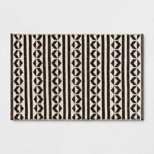 lot 4997 image: Threshold 2.6Ft x 4Ft Geometric Woven Accent Rug Black - Handmade Cotton Wool Jute Flat Pile Indoor Rug. - Retail $30