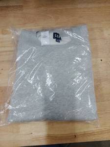 lot 2271 image: GAP long sleeve large gray sweatshirt for men&nbsp