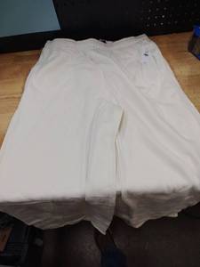 lot 2278 image: Gap white sweatpants size M tall&nbsp