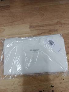 lot 2284 image: Old Navy brand white T-shirt size S ages 6 to 7