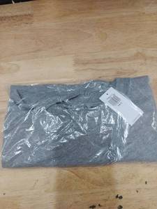 lot 2285 image: Gray Old Navy brand t-shirt size S age of 6 to 7&nbsp