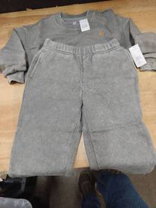 lot 2293 image: Gap brand baby sweat suits 2 years of age&nbsp