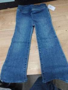 lot 2298 image: Little girls gap brand stretchy jeans for ages 4&nbsp