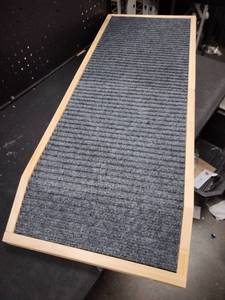 lot 5637 image: New Wooden Pet Ramp with Grey Carpet - Retail $79