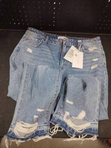 lot 6227 image: Womenfts High Rise Released Hem Crop Straight Jeans - Retail $85