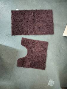 lot 6234 image: Chocolate Brown Chenille Bath Mat Set - Retail $15