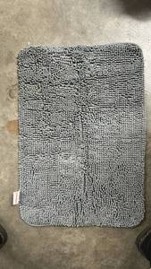 lot 10414 image: 20inx28inGrey Chenille Rug -