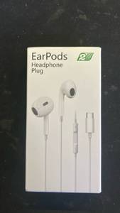 lot 10425 image: 2pk Type-C EarPods Headphones with Mic - Retail $15