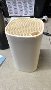 lot 17806 image: Universal knife block holder off white - Retail $15