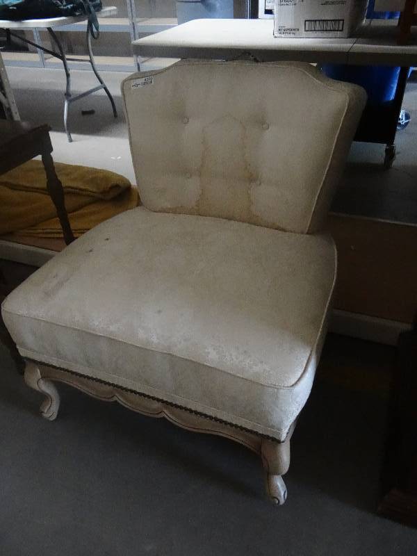 lot 4202 image: Decor accent chair need cleaned.