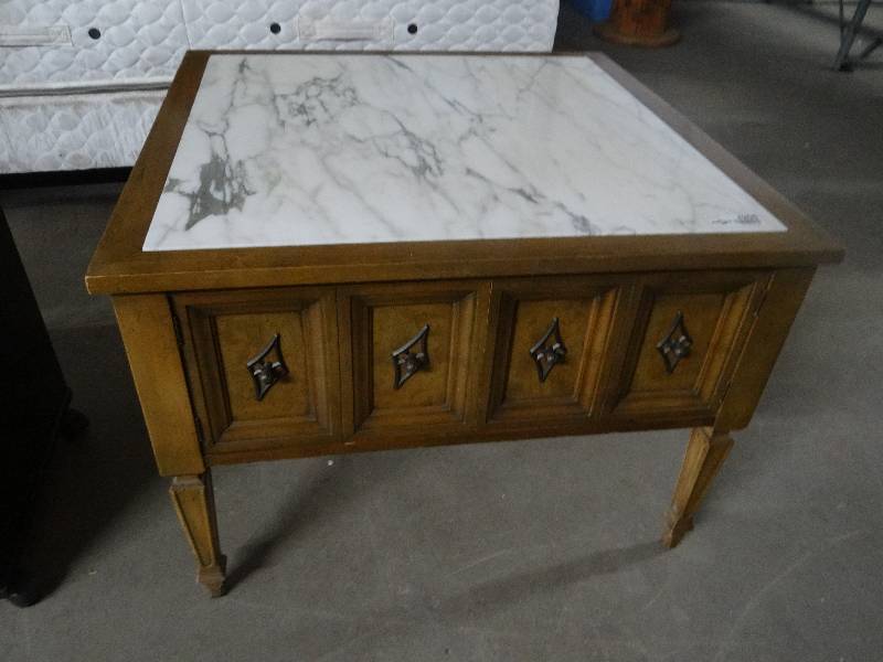 lot 4208 image: Marble top coffe table.