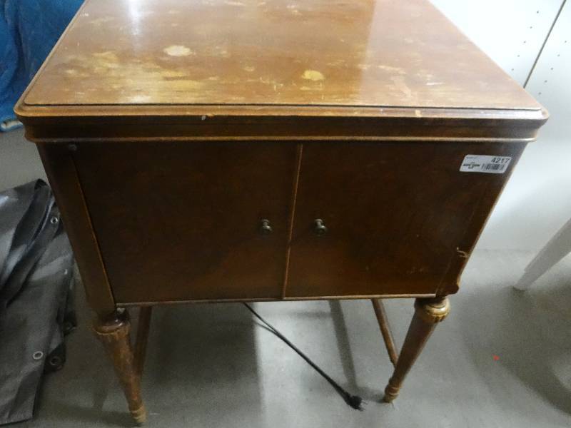 lot 4217 image: Sewing machine table wsewing machine.