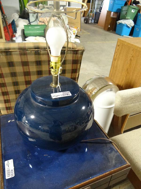 lot 4234 image: Decor lamp.