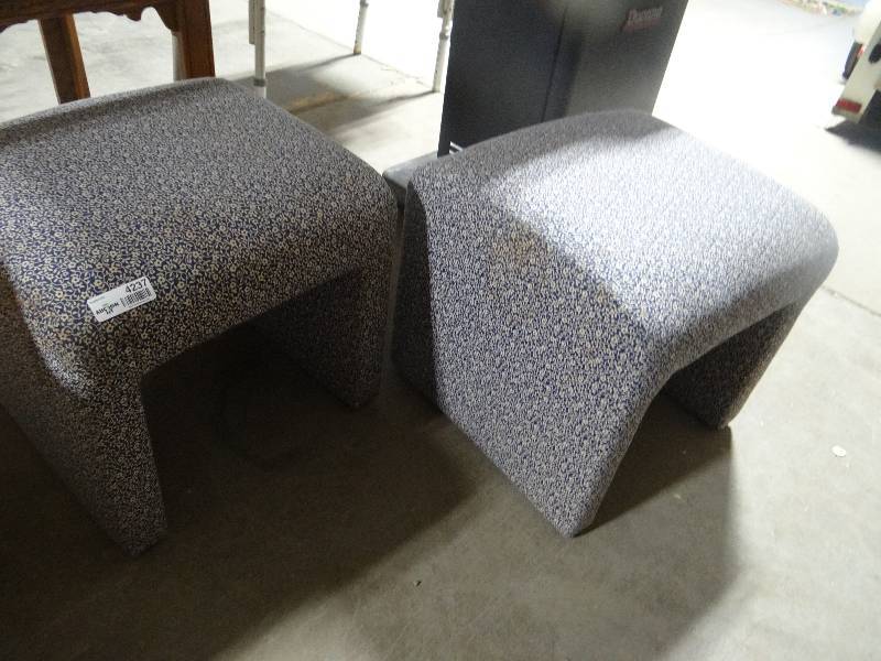 lot 4237 image: 2 Matching foot stools.