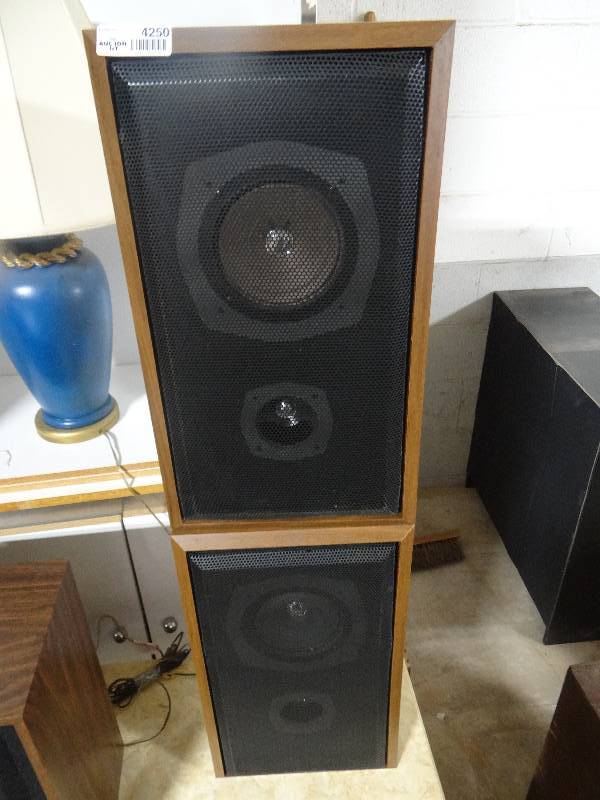 lot 4250 image: Pair of speakers.