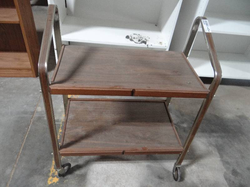 lot 4253 image: Metal cart on wheels.