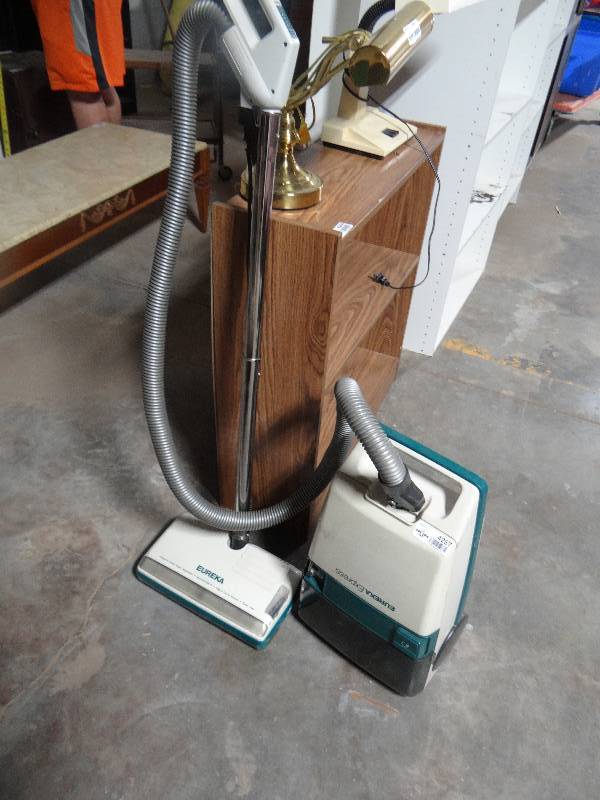 lot 4257 image: Eureka express vacuum.