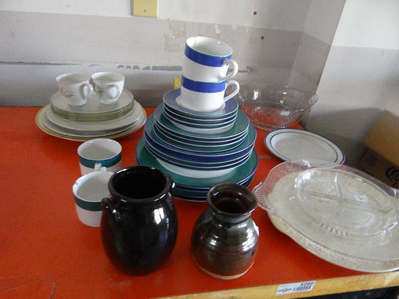 lot 4260 image: Lot of glassware, plates, cups, vita saver.