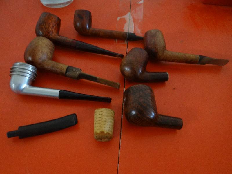 lot 4262 image: Lot of somking pipes.