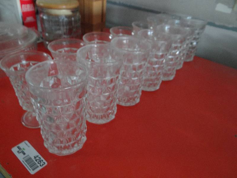 lot 4263 image: Set of 14 pc cup set.