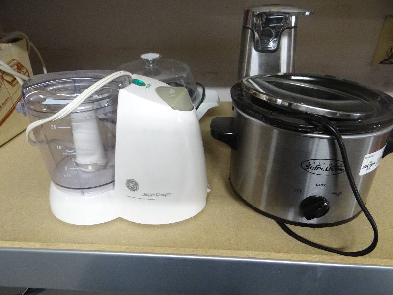 lot 4278 image: Small crock pot, electric can opener, deluxe copper.