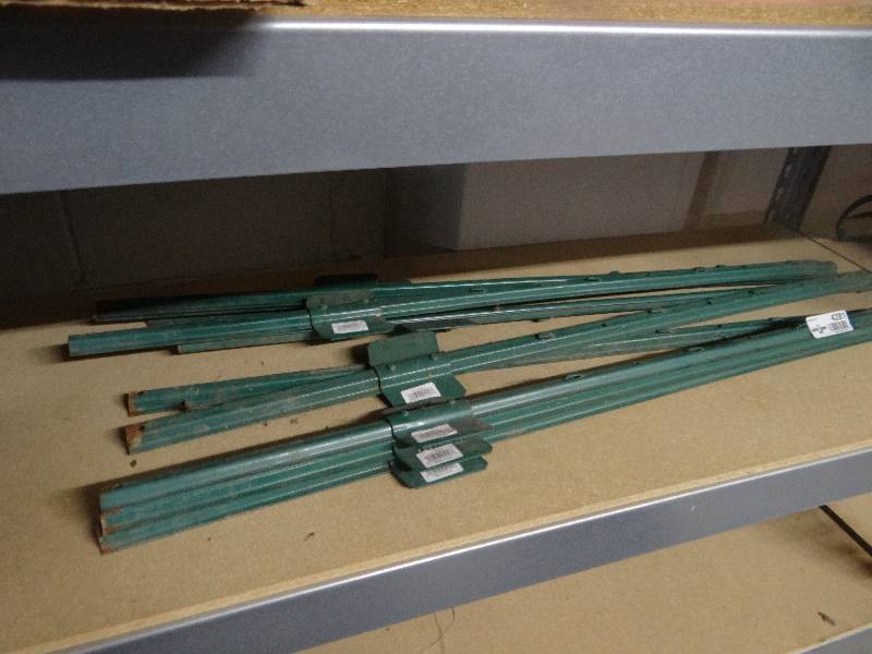 lot 4281 image: Lot of T post.
