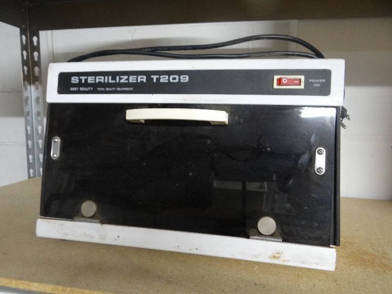 lot 4285 image: Sterilizer T209.