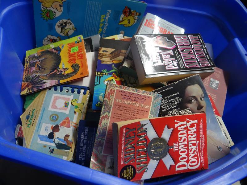 lot 4303 image: Large lot of books.