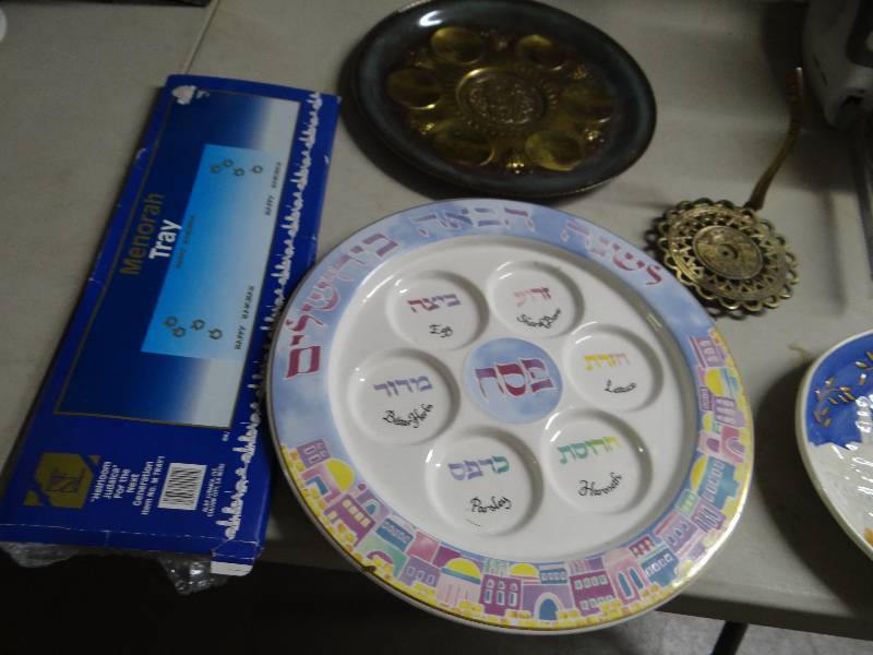 lot 4310 image: Lot of hebrew dishes.