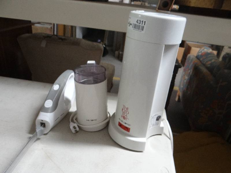 lot 4311 image: Lot of electric carver, mr coffee tea pot & coffee grinder.