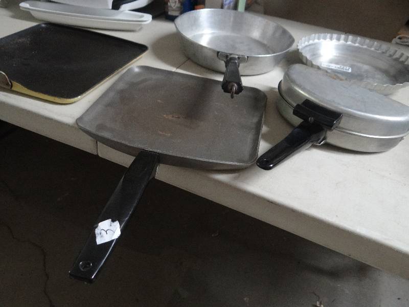 lot 4312 image: lot of pans.