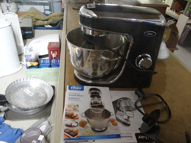 lot 4317 image: Oster stand mixer.