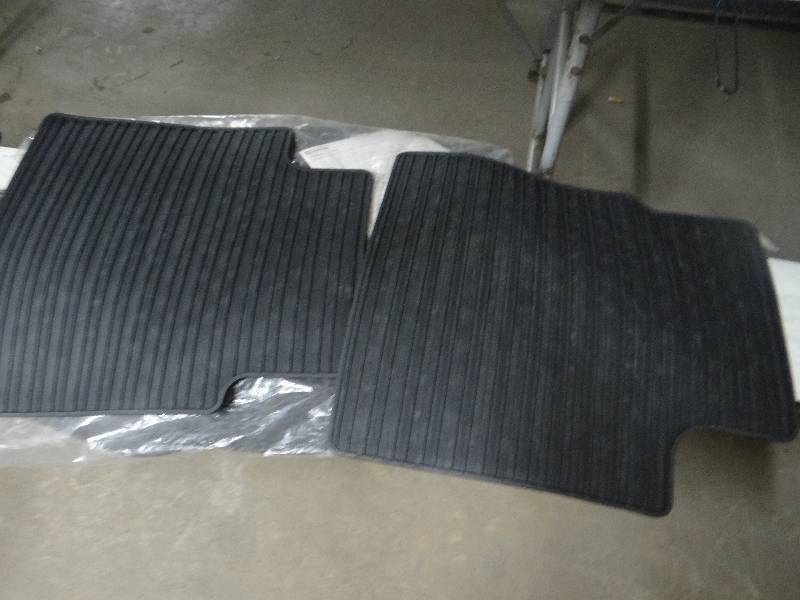 lot 4331 image: New GM floor mats.