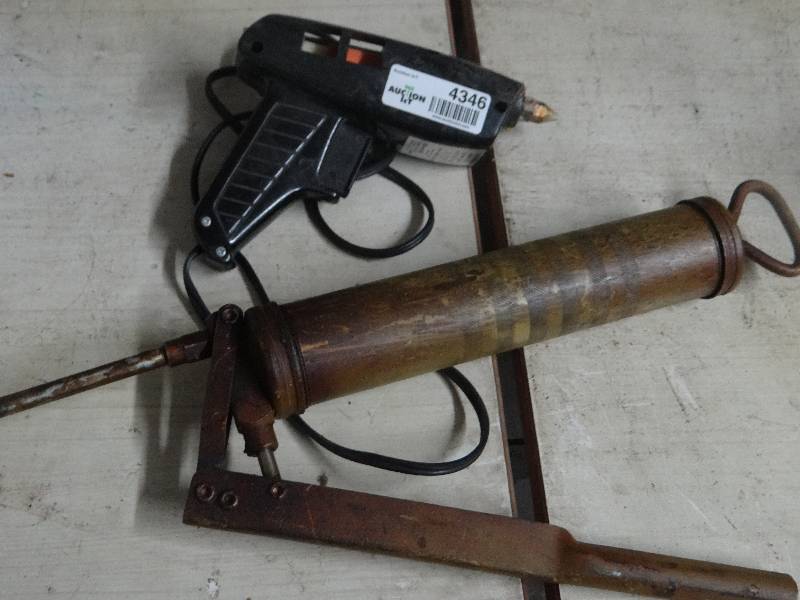 lot 4346 image: Glue gun & grease gun.