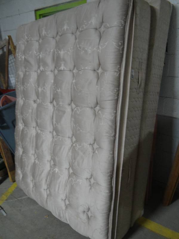 lot 4362 image: Queen size pillow top matterss & box spring.