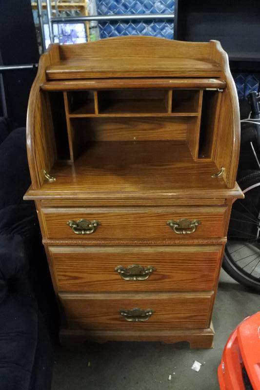 Small Roll Top Secretary Desk 190 The Cage Consignment Auction
