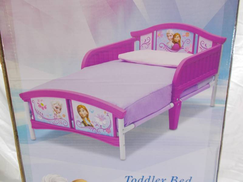lot 1092 image: frozen toddler bed