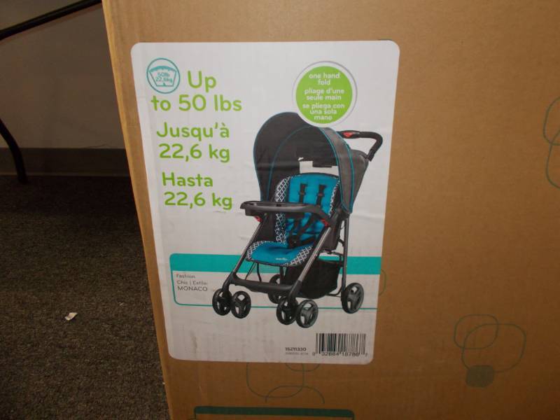 lot 1073 image: evenflo stroller