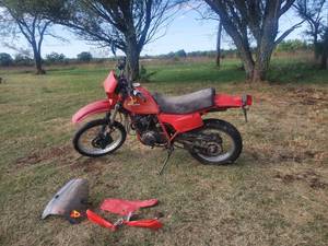 lot 200 image: 1983 Honda XLR 600 - Needs TLC - Bill of Sale