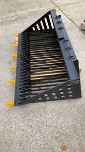 lot 207 image: (Unused)-Heavy-Duty Skid Steer Rock Bucket Attachment