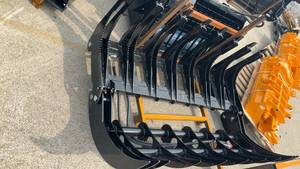 lot 237 image: 72-inch Heavy Duty Curved Log Grabber CLG72