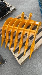 lot 289 image: (Unused)- Heavy Duty Excavator Thumb Attachment - Industrial Grade